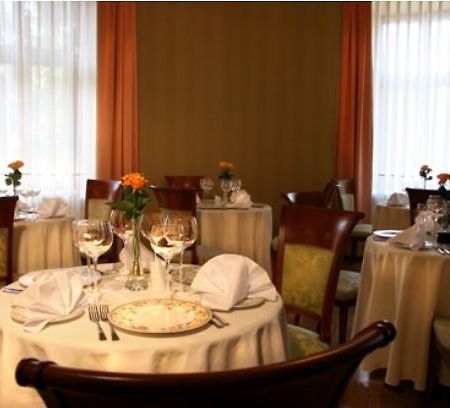 كراكوفيا Ostoya Palace Hotel المطعم الصورة
