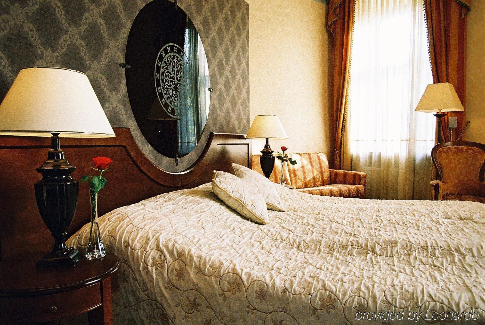 كراكوفيا Ostoya Palace Hotel الغرفة الصورة