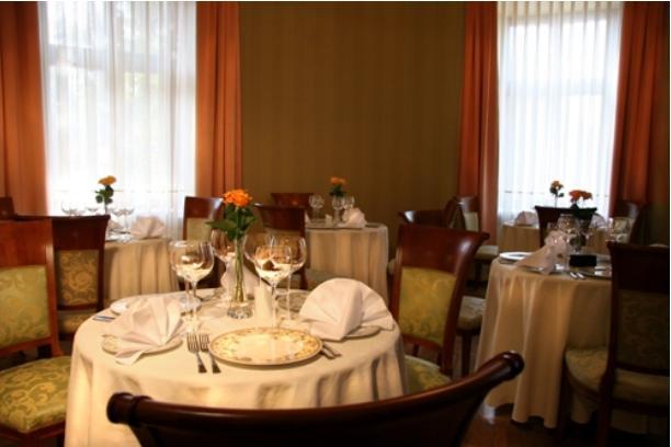 كراكوفيا Ostoya Palace Hotel المطعم الصورة